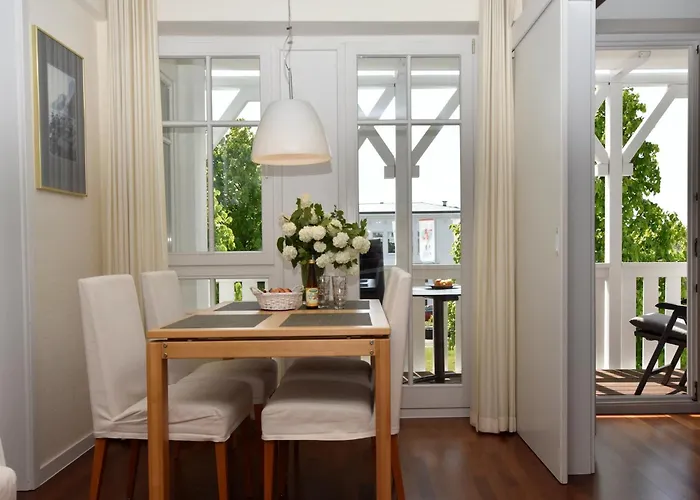 شقة Comforts Near Seaside Charm Sellin (Rugen)